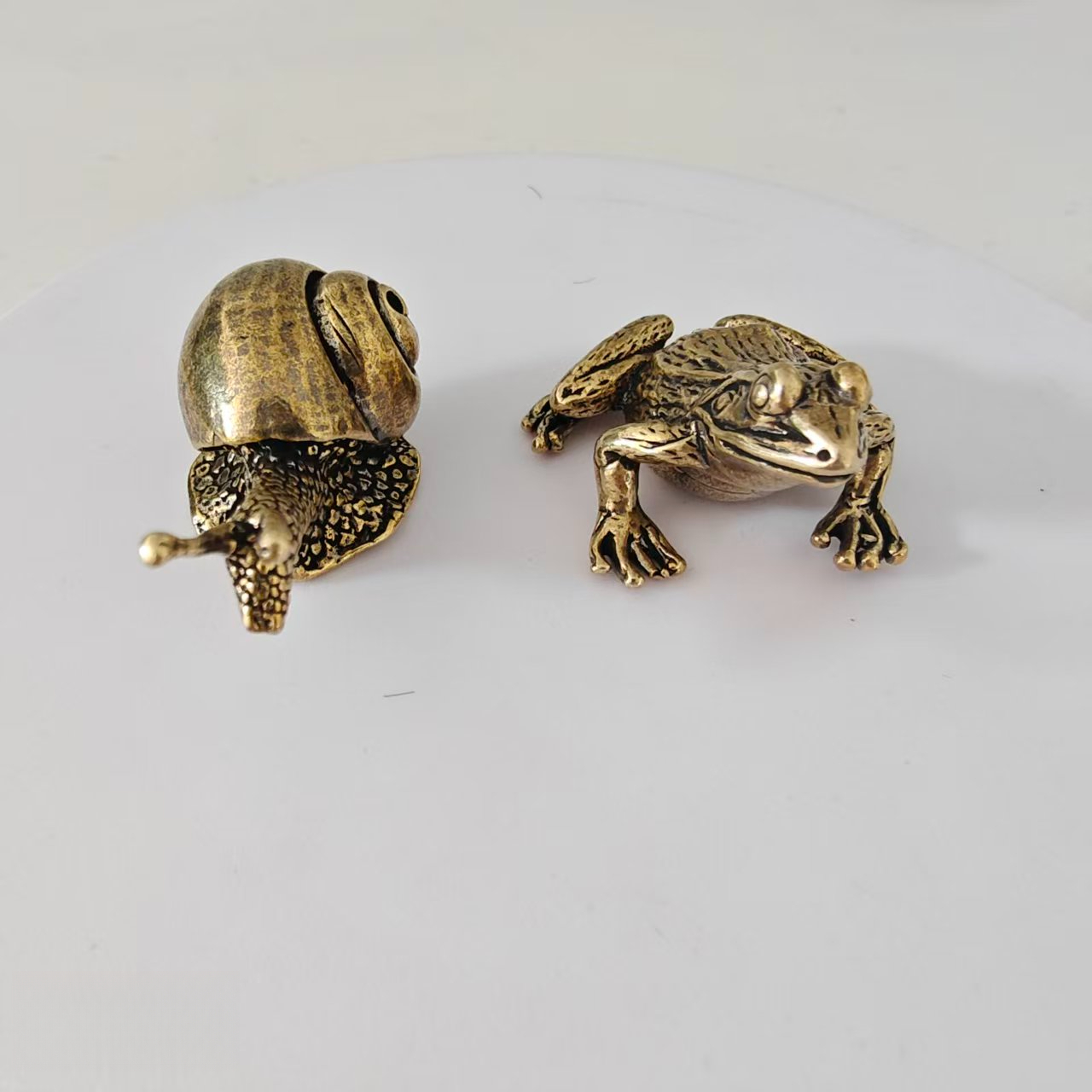 2 buah ornamen mini katak dan  - Desk Setup Nature ulasan dan harga